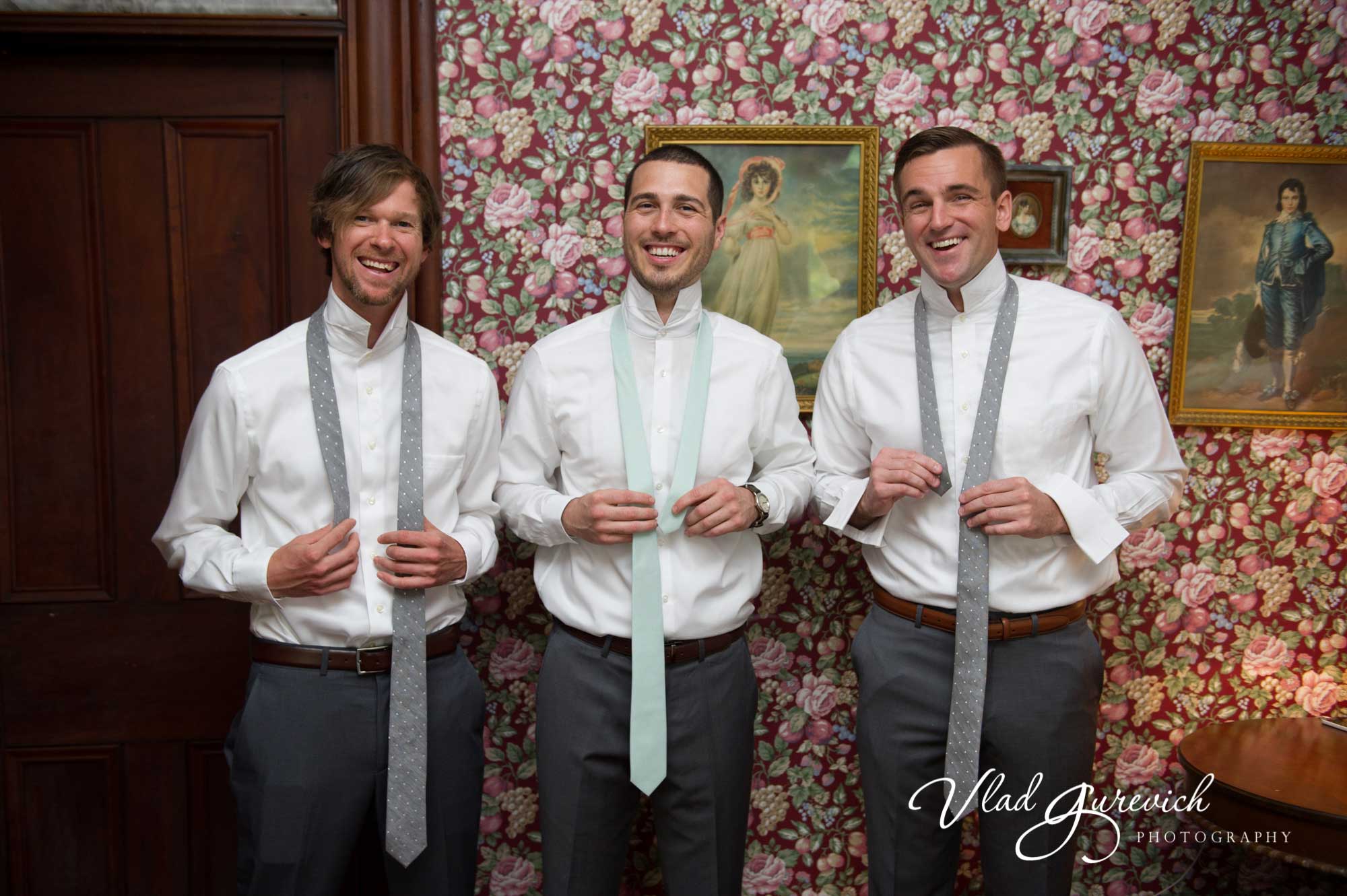 wedding photo of groomsmen